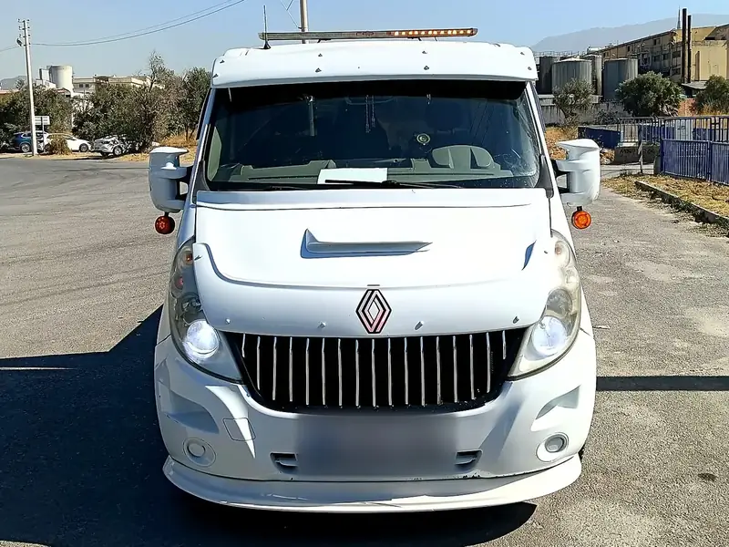 Yol yardım hizmeti veren çekici